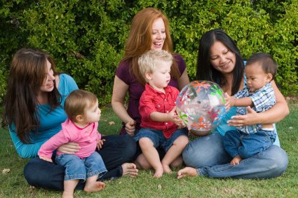 Do Babies Benefit from Playgroups? 8 moms and their babies playing together